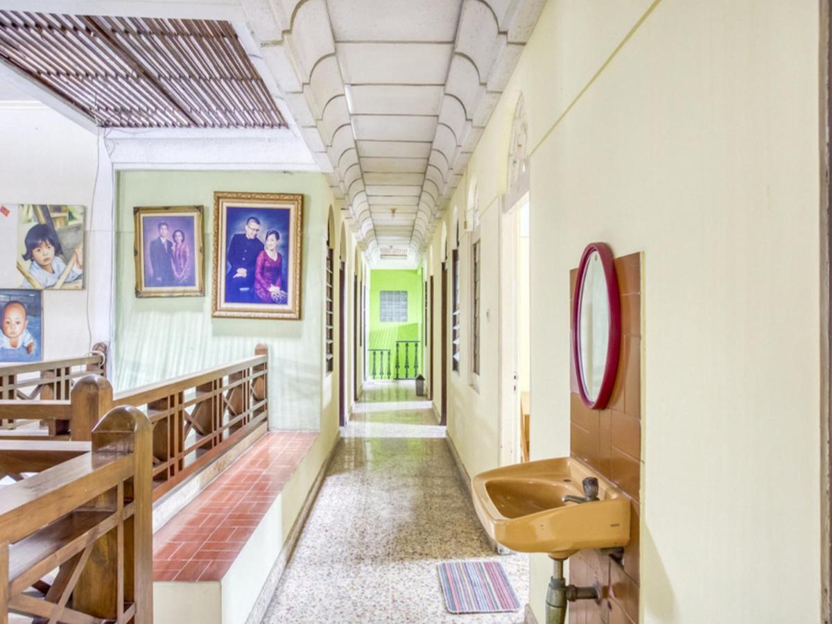 Reddoorz Syariah @ Lempuyangan Ξενοδοχείο Γιογκιακάρτα Εξωτερικό φωτογραφία